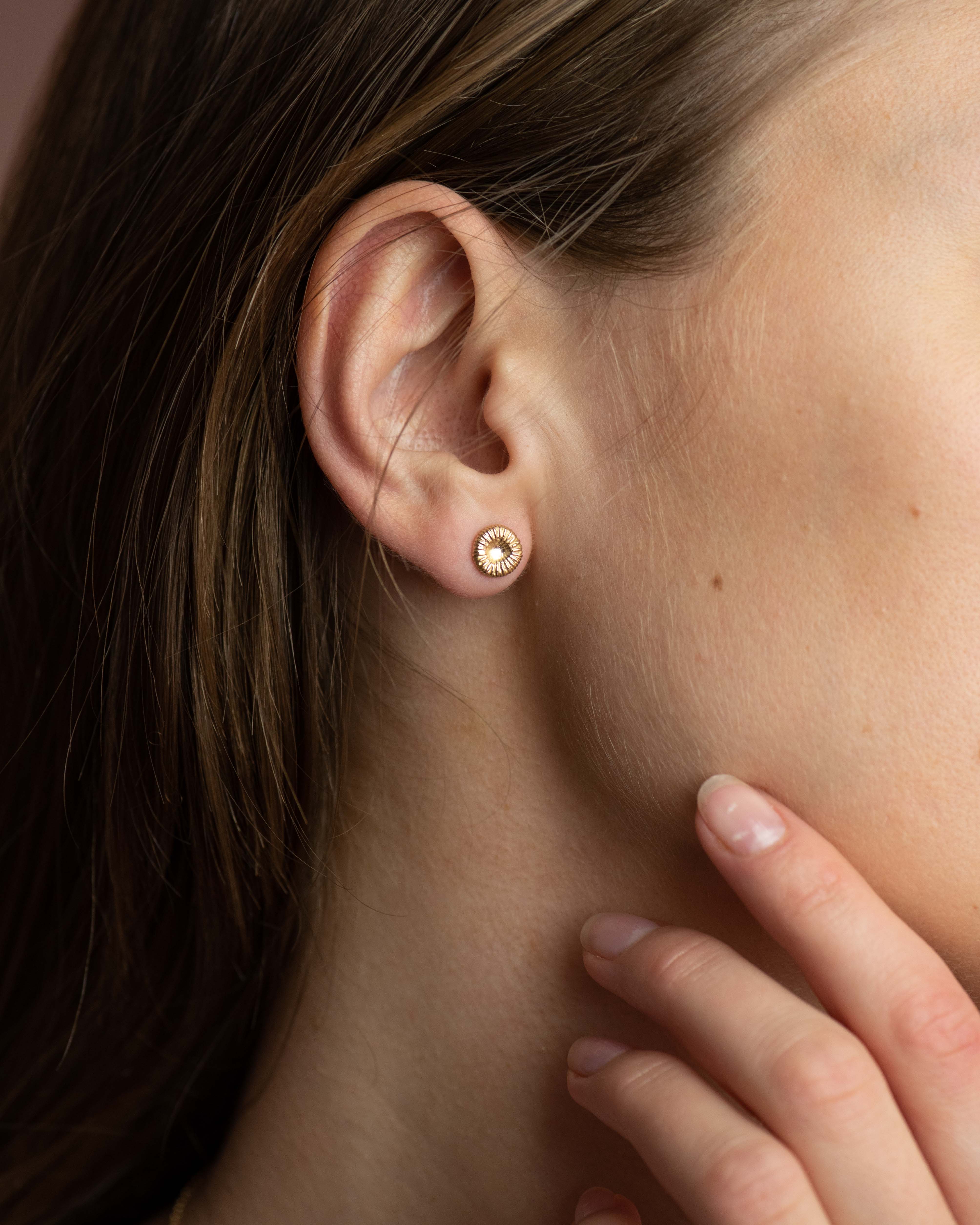 Knopfkoralle - Ohrring mittel