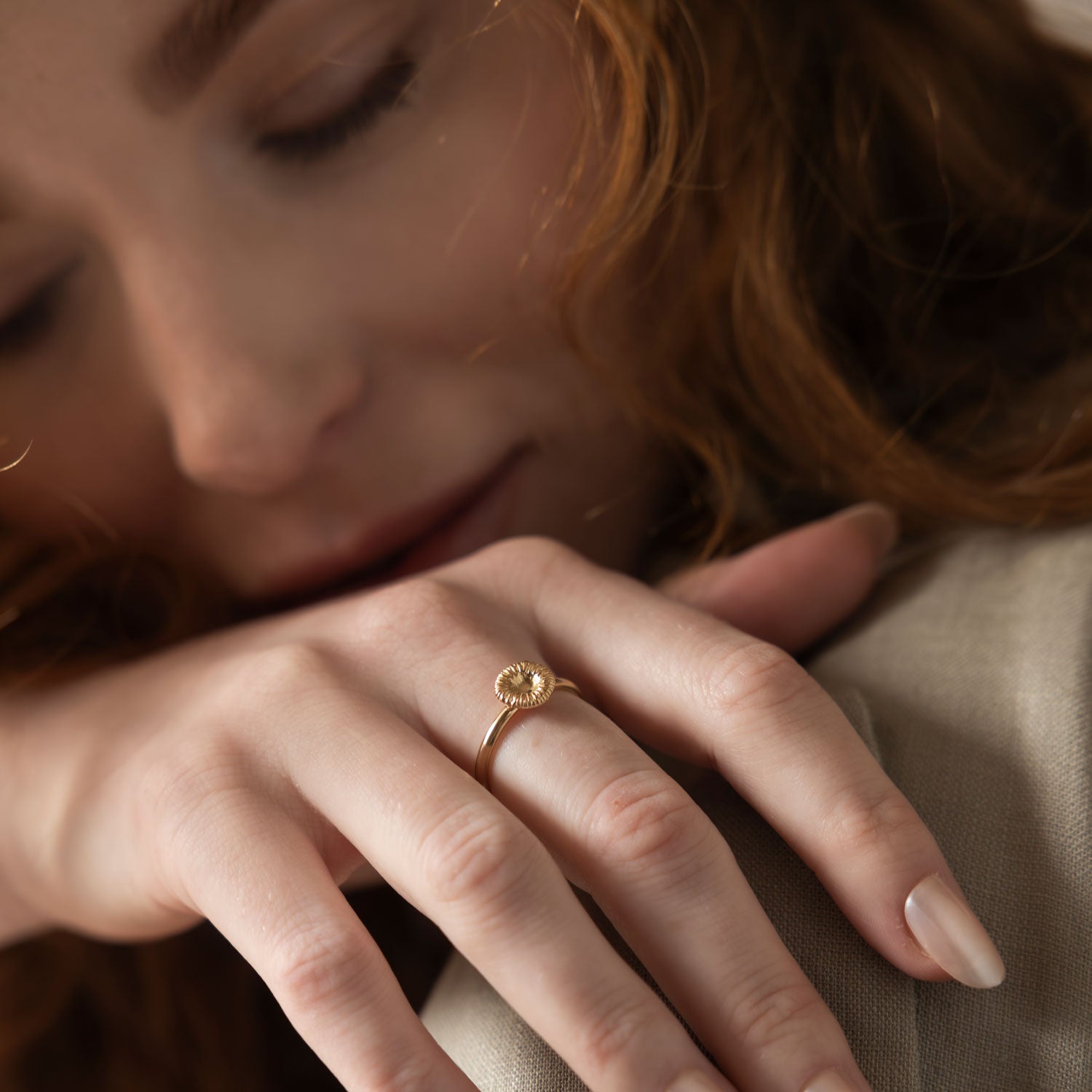 Knopfkoralle zwischen - Ring