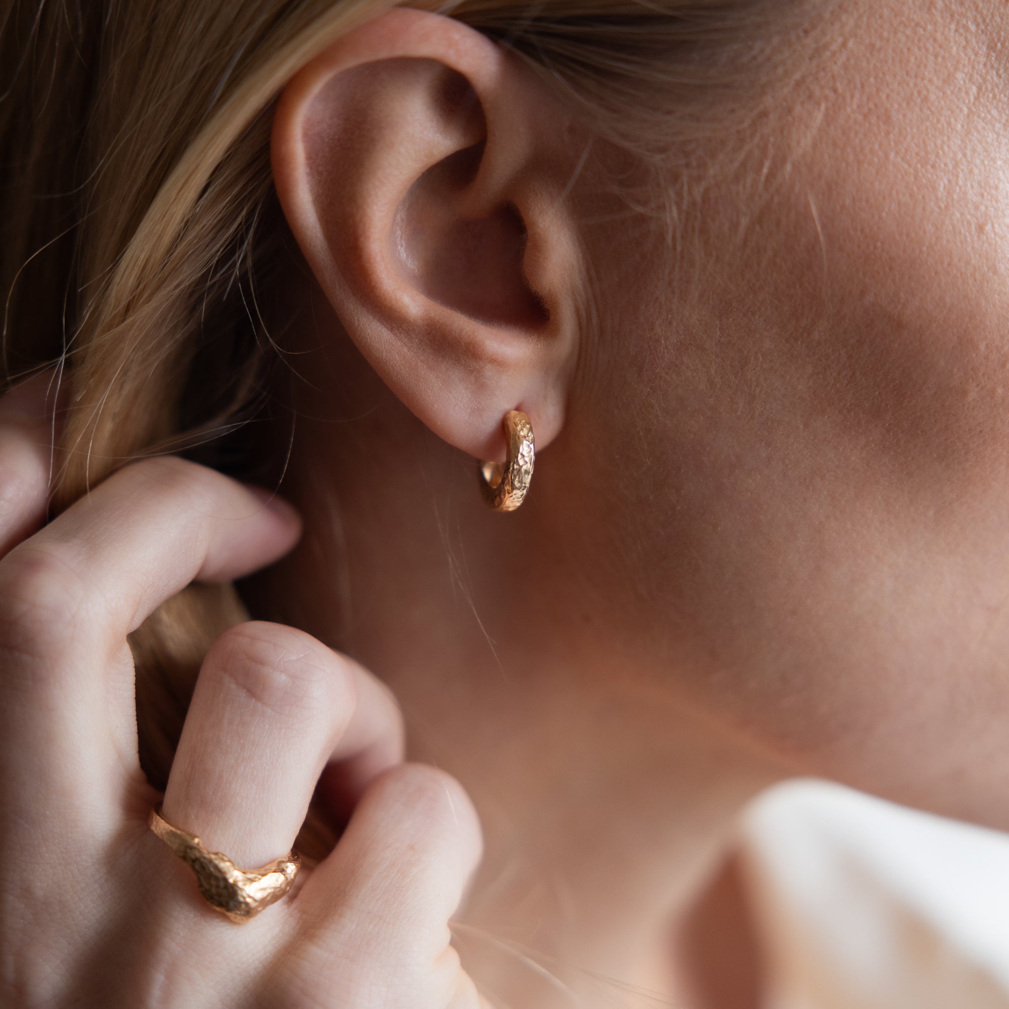 KARG – Ohrring C-Hoop klein