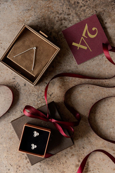 Weihnachtsset – Ohrstecker mit Koralle „Brissund“ + kleine Koralle-Halskette mit Koralle – Silber