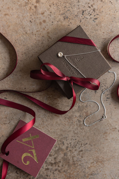 Weihnachtsset – Korallenknopf-Halskette, Weißgold mit Diamanten und Koralle + VG-Kette