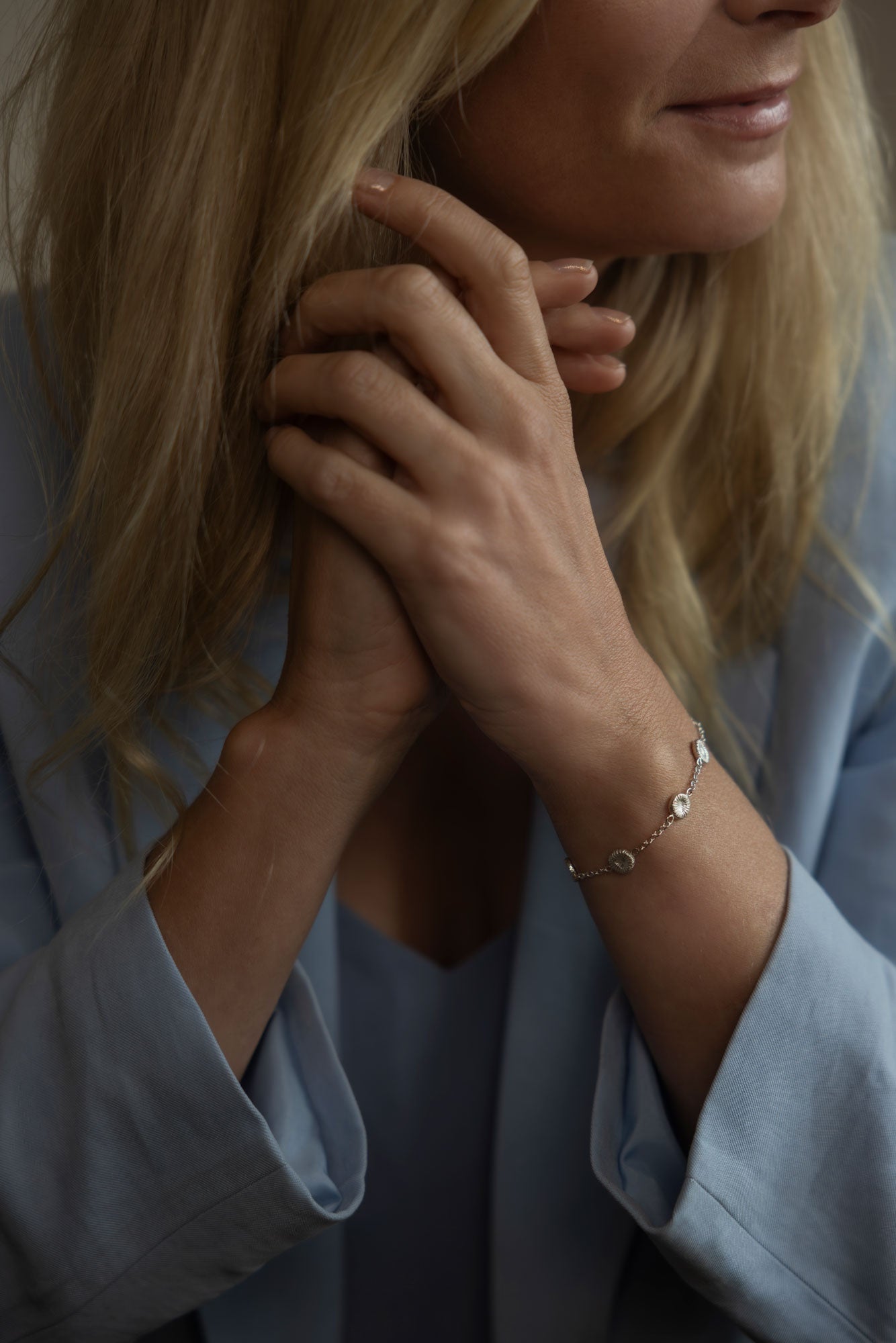 Armband mit mehreren Knöpfen in Koralle