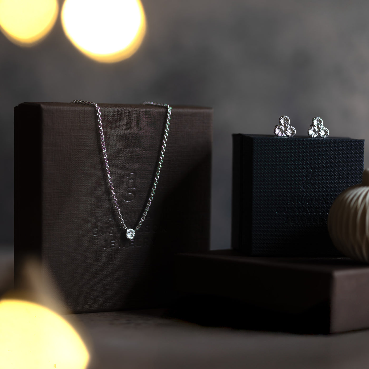 Weihnachtsset – Ohrstecker mit Koralle „Brissund“ + kleine Koralle-Halskette mit Koralle – Silber