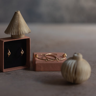 Weihnachtsset – Ohrstecker mit Korallenmotiv – Creolen (klein &amp; groß) – 18 Karat Gold