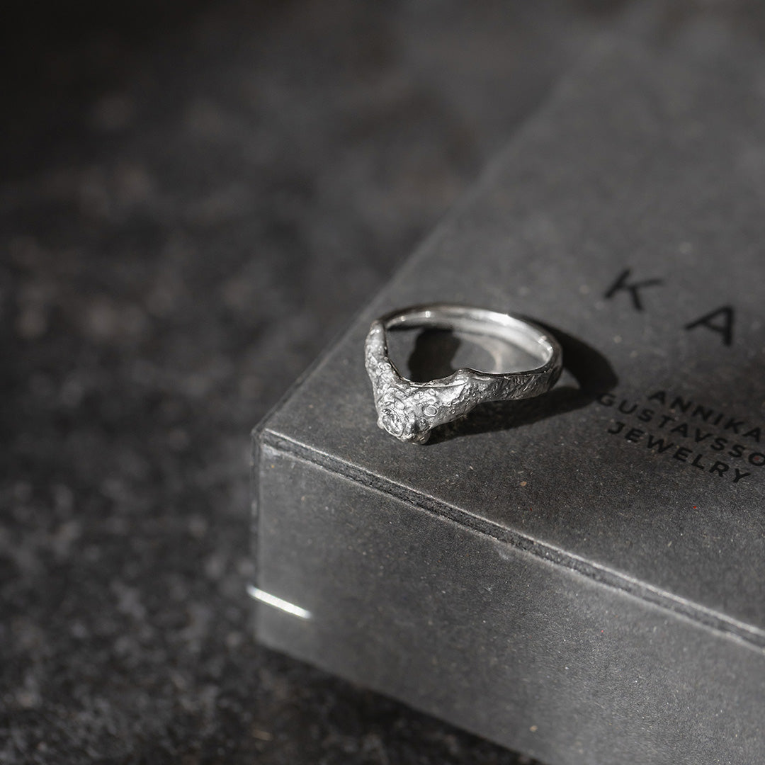 KARG – Ring Hällmark V-Form