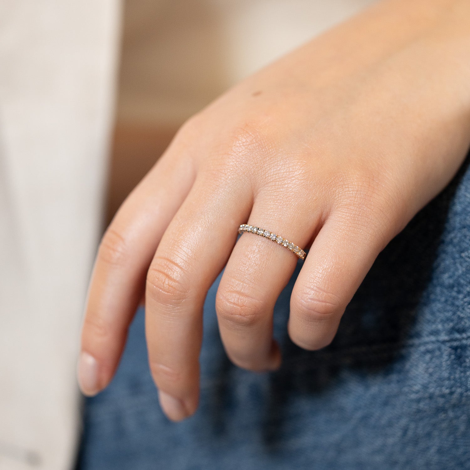 Grynge – Eleganter Ring aus 18 Karat Gold mit Diamanten in Fishtail-Fassung