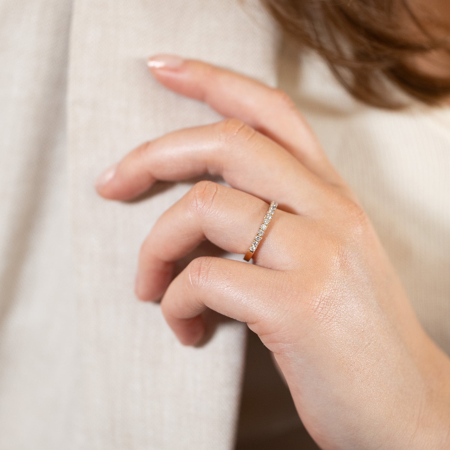 Grynge – Eleganter Ring aus 18 Karat Gold mit Diamanten in Fishtail-Fassung
