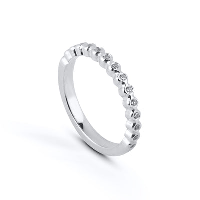 Schlichter Ring mit schwarzem Stein