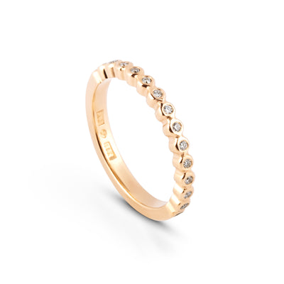 Schlichter Ring mit schwarzem Stein