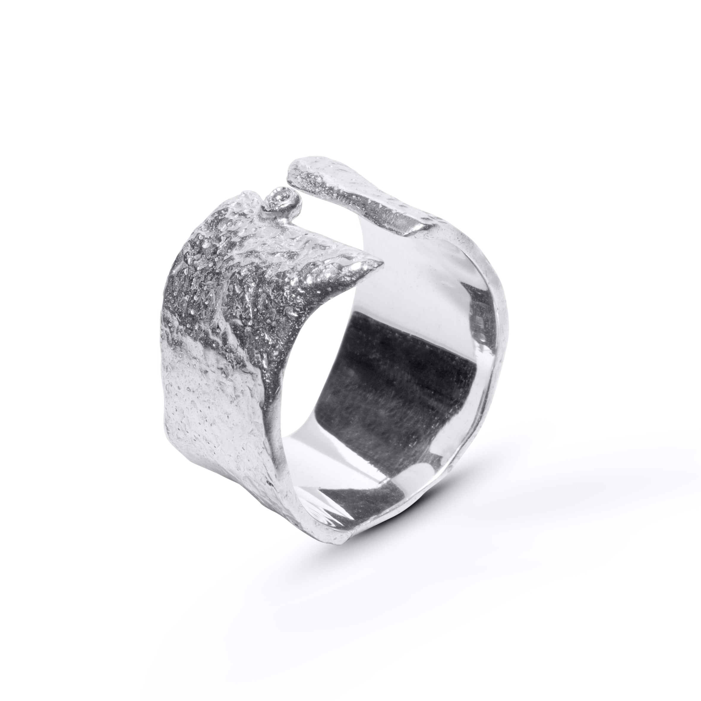 KARG ring i silver med grå diamant, elegant stil
