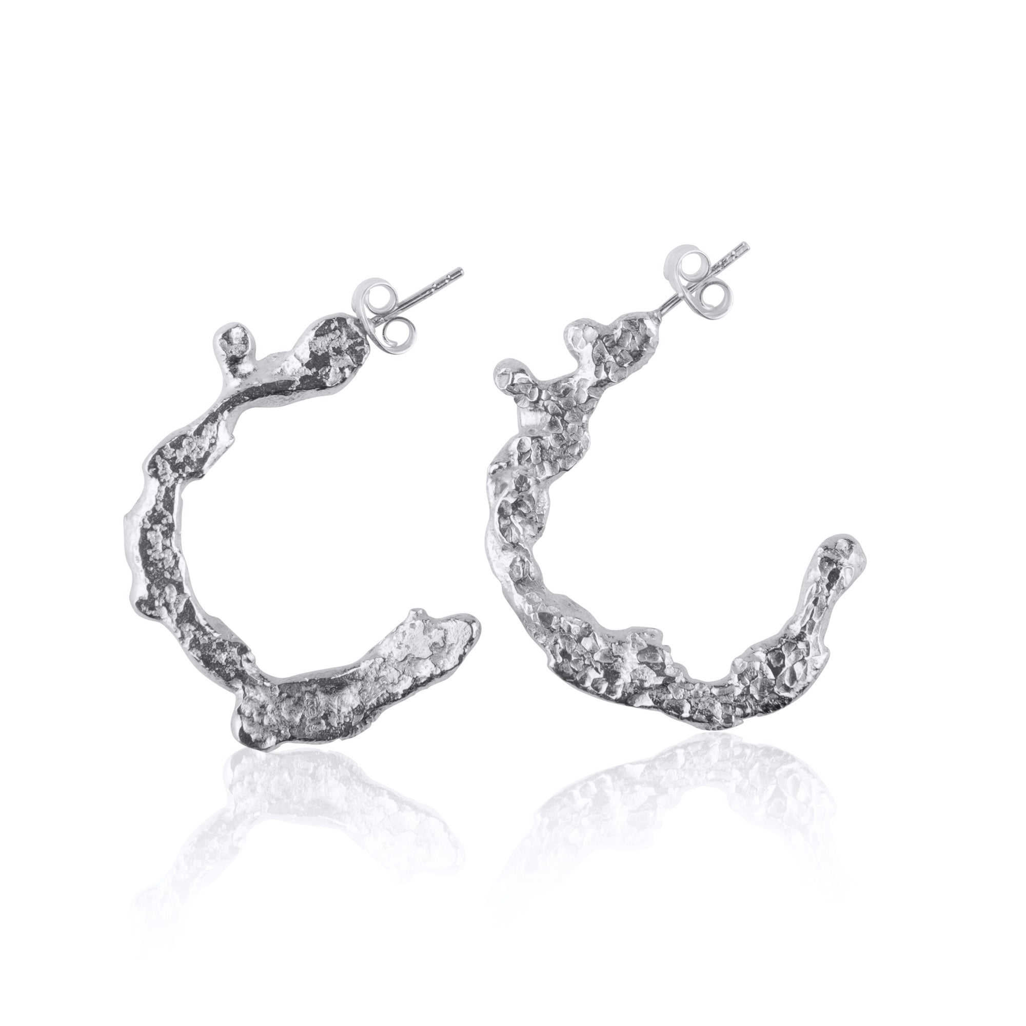 KARG - Örhänge 'Hällmark' i silver, elegant struktur