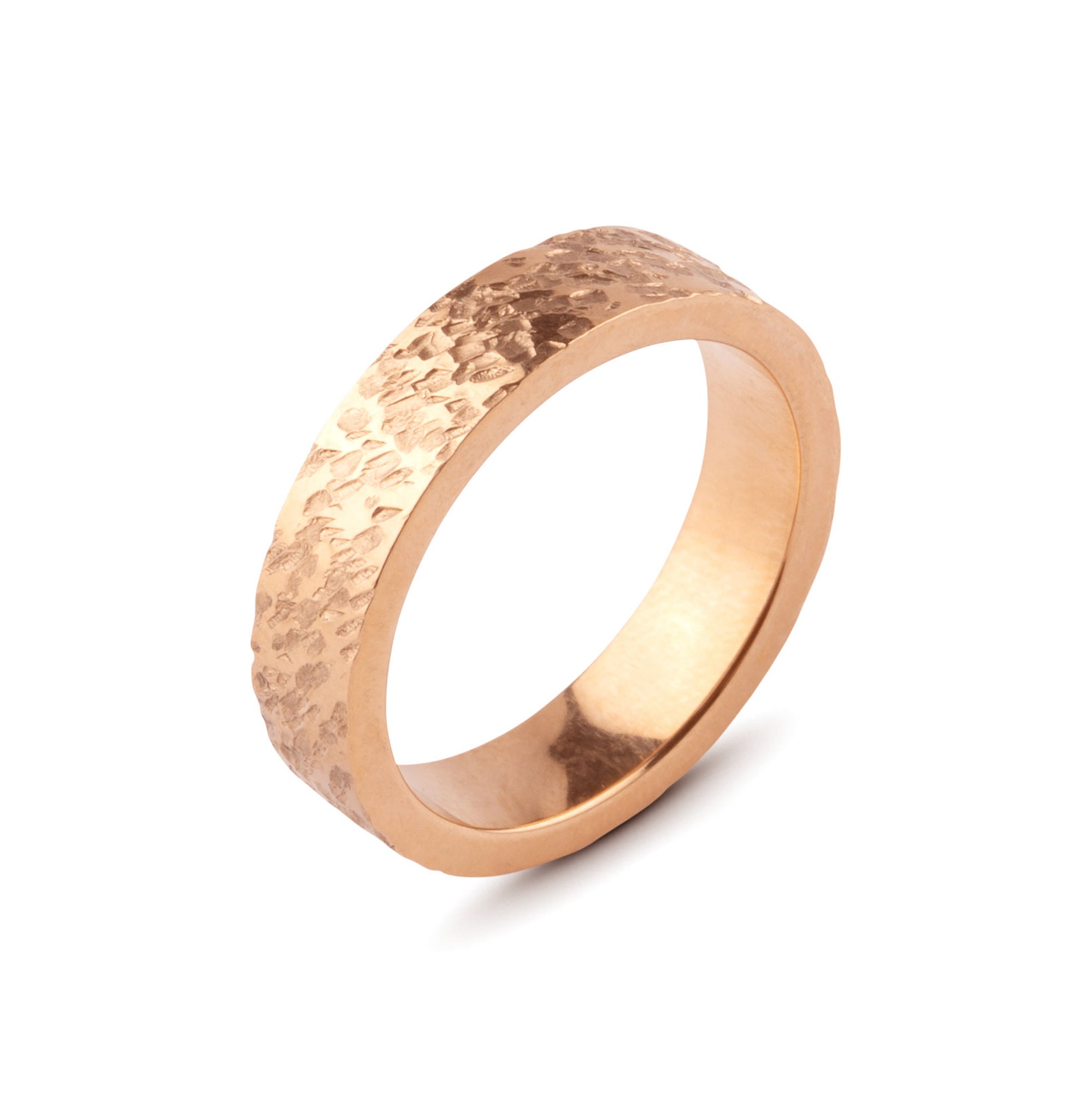 KARG - Bred 5 mm guldring 18k med hamrad yta