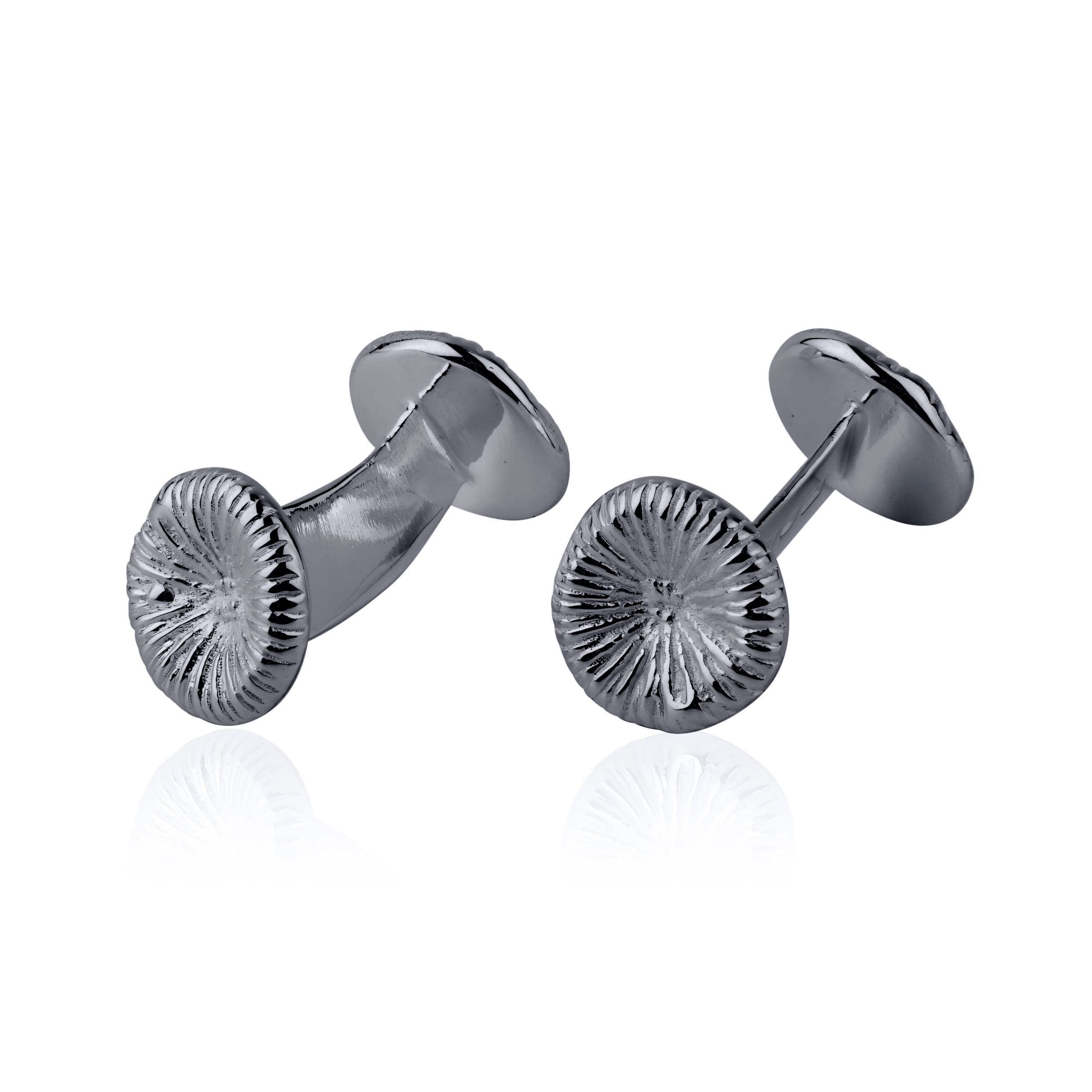 Knappkorall manschettknappar i mörkare silverton