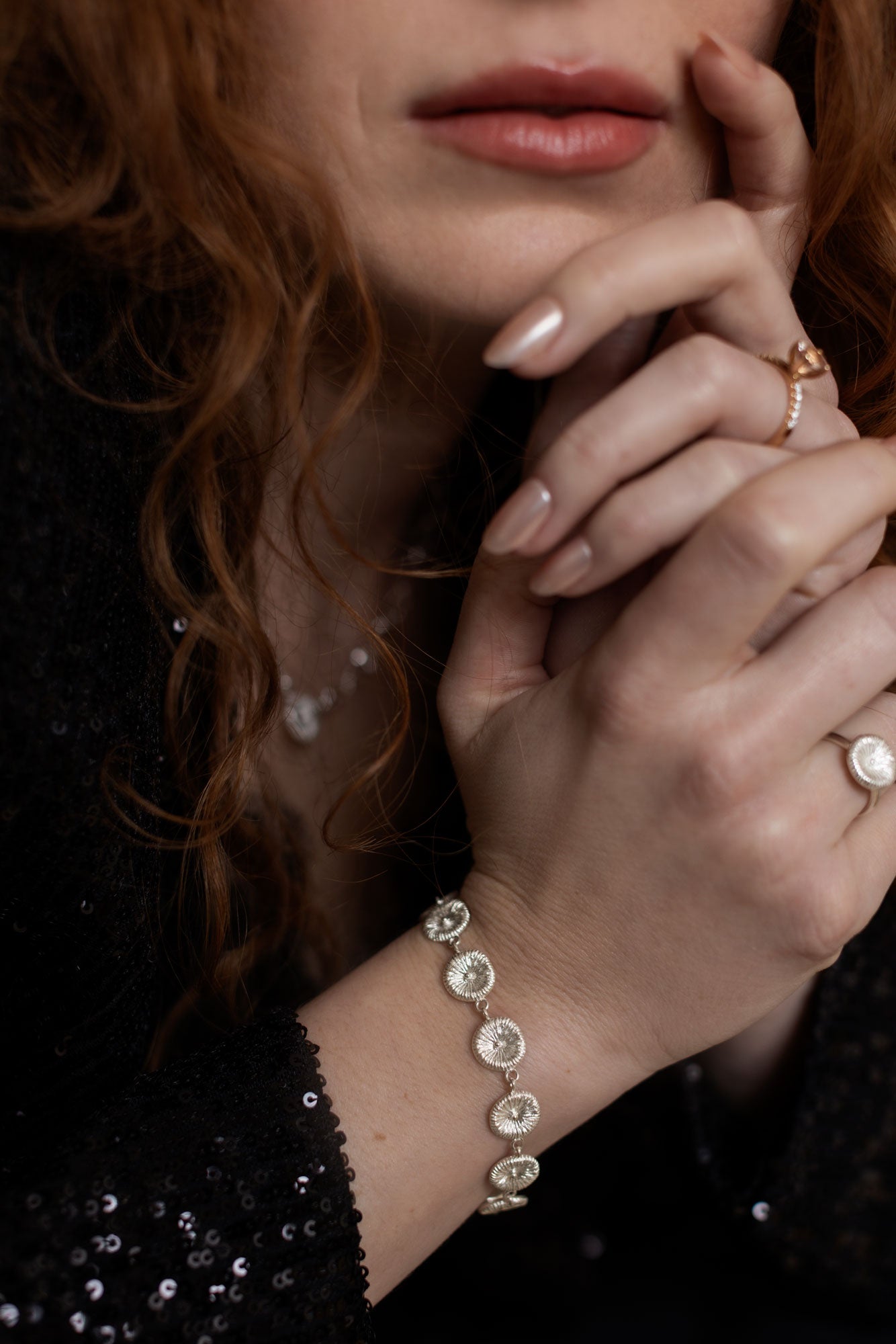 Knopfkorallen-Jubiläumsarmband