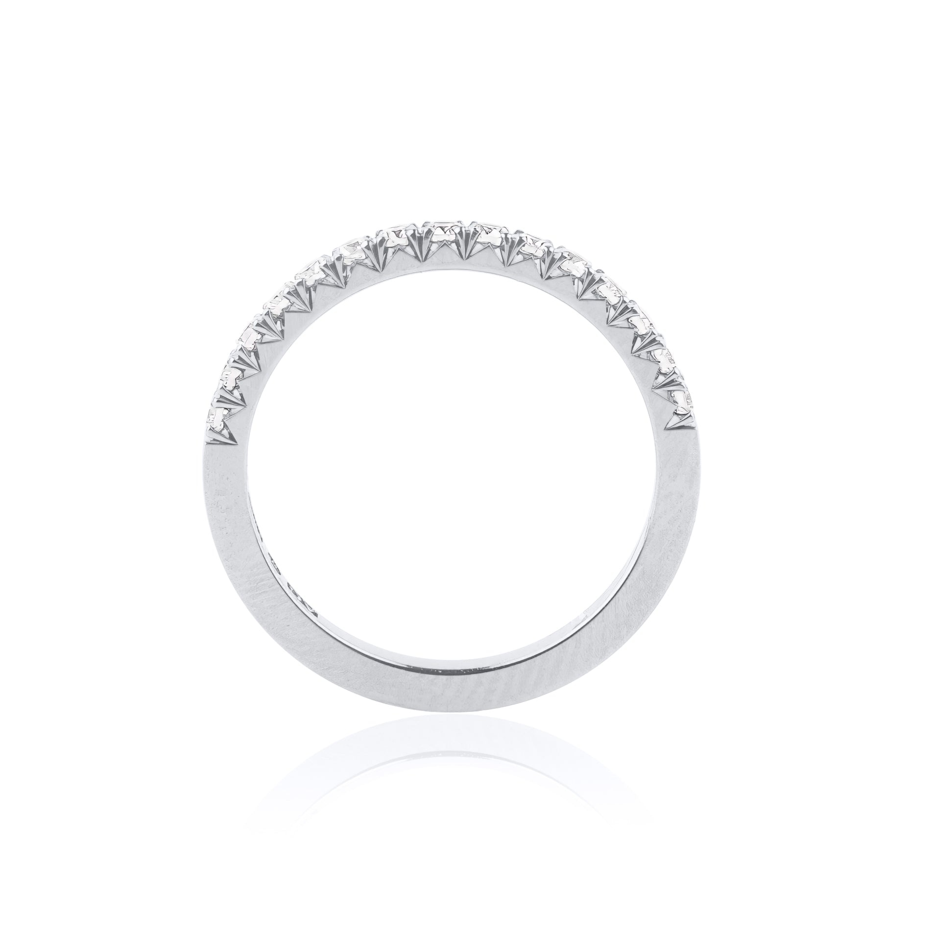 Grynge – Eleganter Ring aus 18 Karat Gold mit Diamanten in Fishtail-Fassung