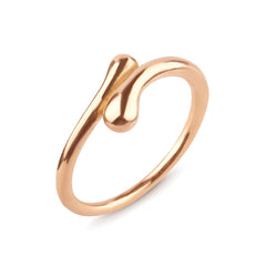 Got Your Back ring i 18k guld, elegant och liten design.