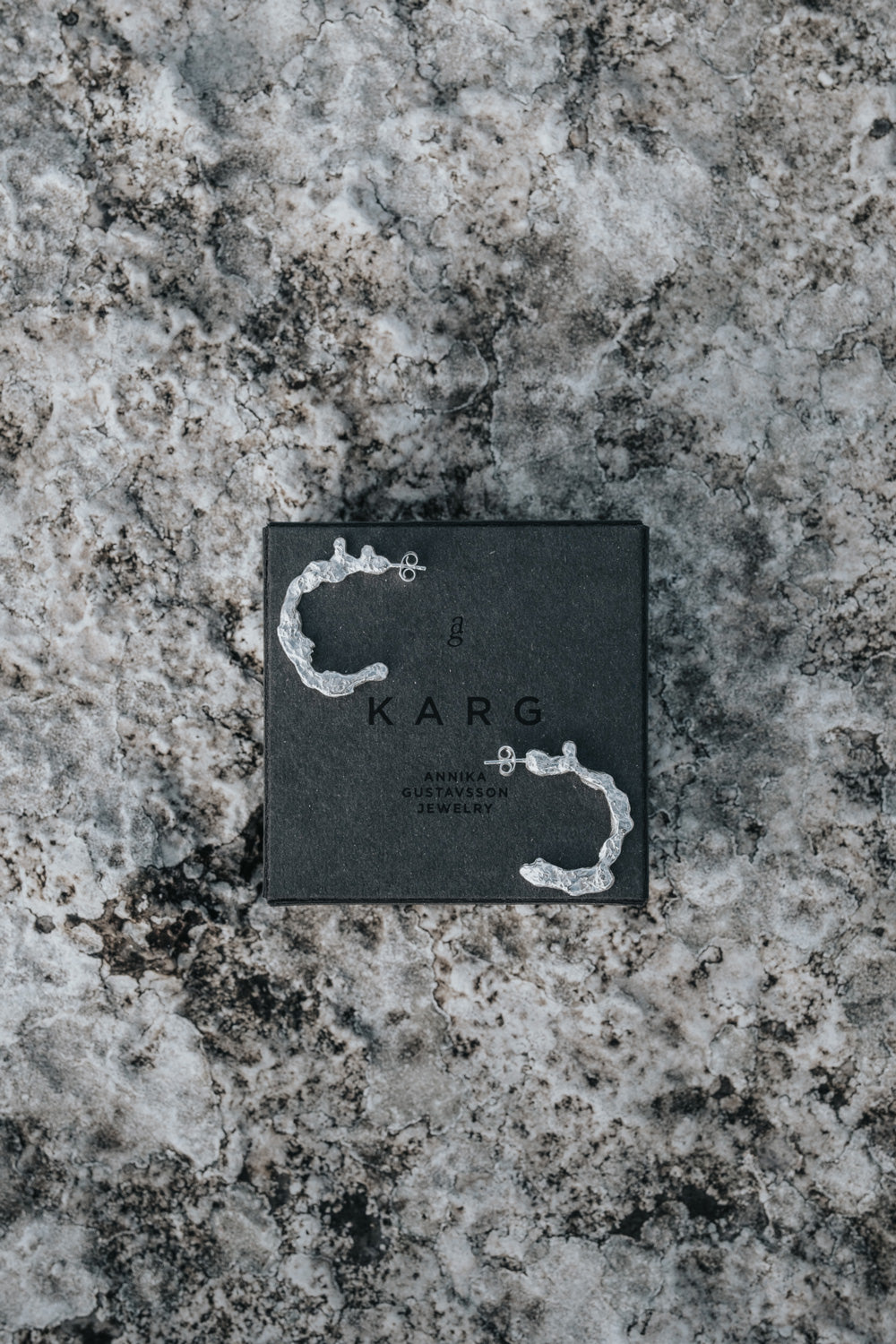 KARG – Ohrring „Hällmark“ in Silber